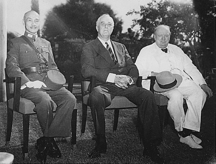 1943年12月1日，中美英三国发表《开罗宣言》