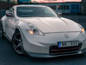 对比测试凯迪拉克与奔驰