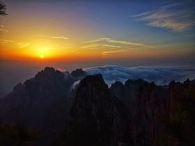 安徽黄山风景区:黄山之巅 日出奇观